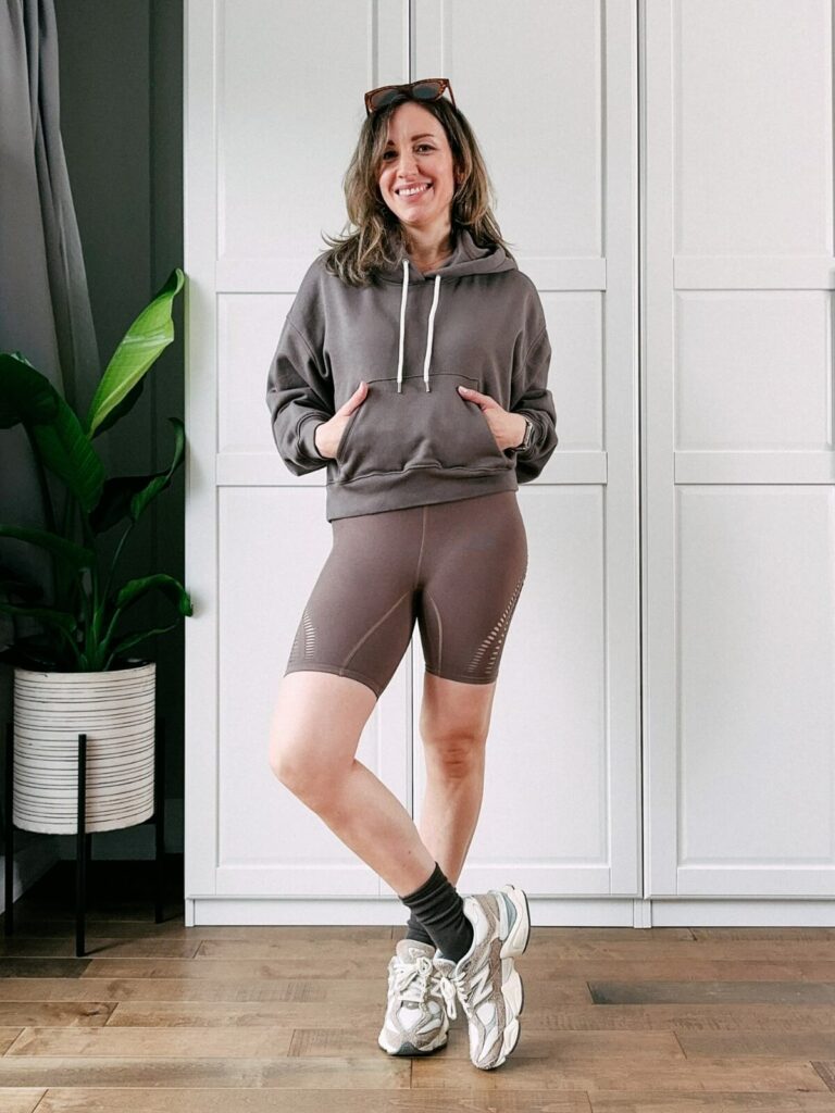 Taupe Tone on tone athleisure outfit with leggings for Spring.